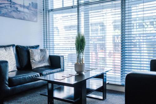 Fantastic 2 bedroom duplex apartment in the centre of Huddersfield Accommodation image 3 Fantastic 2 bedroom duplex apartment in the centre of Huddersfield image three