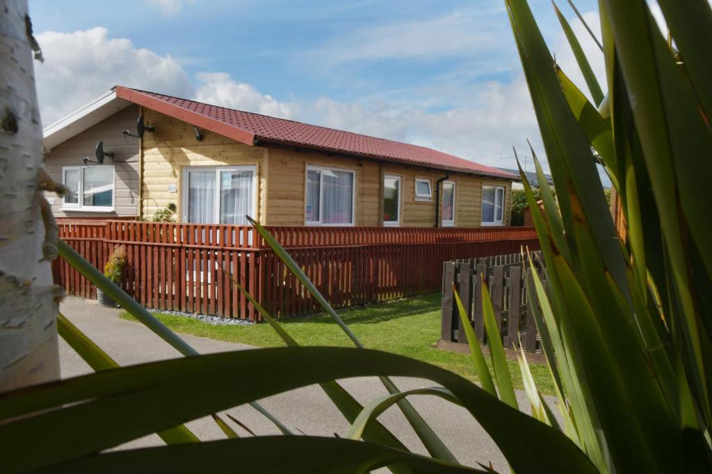 Lovely 2-Bed Chalet in Bridlington Accommodation image 1 Lovely 2-Bed Chalet in Bridlington image one