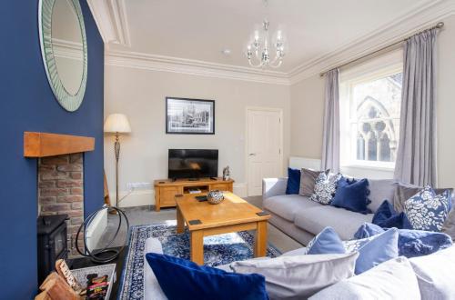 Patrick's Pool- 4 Bedroom,4 Bathroom, Most Central Luxury Townhouse! Accommodation image 3 Patrick's Pool- 4 Bedroom,4 Bathroom, Most Central Luxury Townhouse! image three