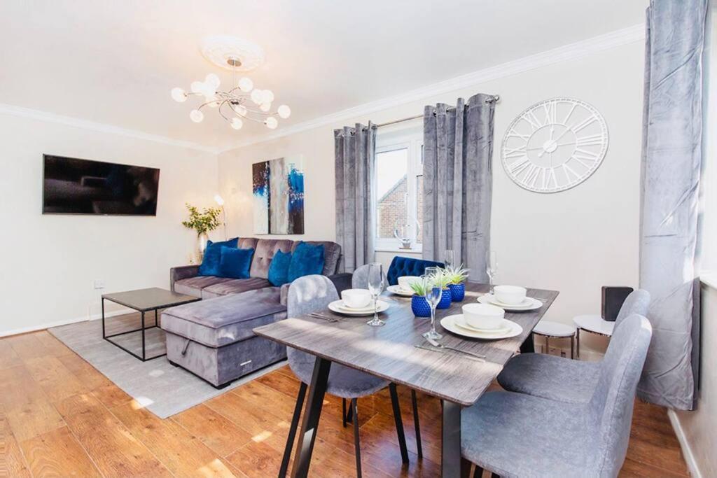 Lovely one bed apartment with free parking image one