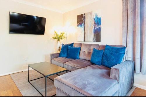 Lovely one bed apartment with free parking image three