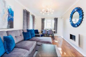 Lovely one bed apartment with free parking image two