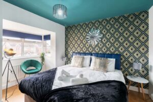 Book Apartments in Hull Page image 49 Picture of Large Contractor and Family House & Free Parking & Big Garden