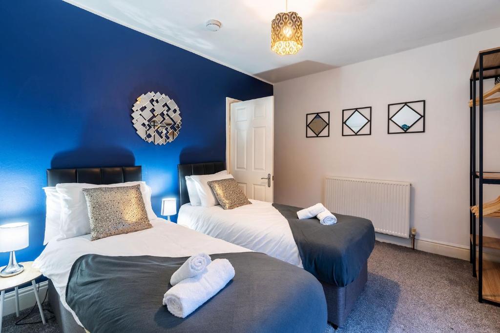 Contractor and Family House & Free Parking & Garden Accommodation image 1 Contractor and Family House & Free Parking & Garden image one