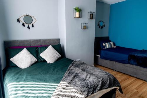 Bright and Modern Home by Seeds Property Accommodation image 3 Bright and Modern Home by Seeds Property image three