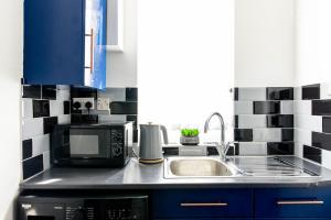 Bright and Modern Home by Seeds Property Accommodation image 2 Bright and Modern Home by Seeds Property image two