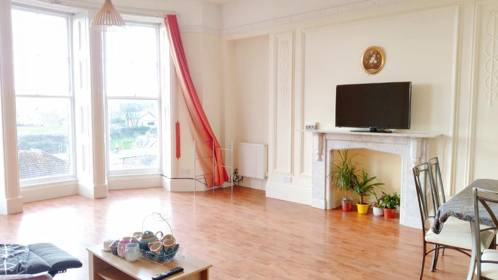 Full nature views Whitby dancinglivingroom French flat Accommodation image 1 Full nature views Whitby dancinglivingroom French flat image one