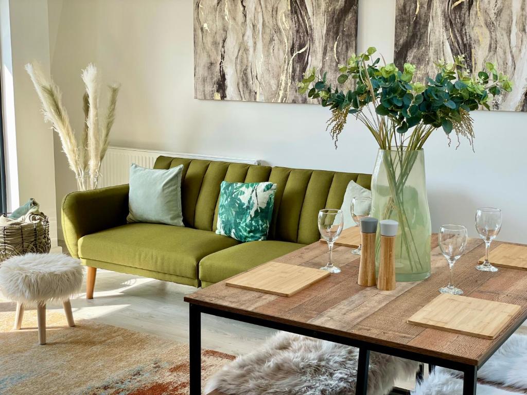 Hawthorn View image one