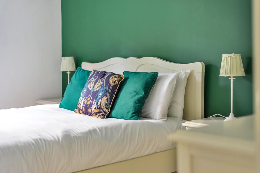 Picture of St James Court - 2 bed house 10 mins to York Station