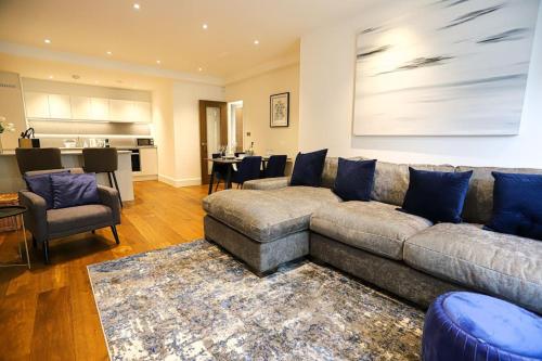 Stylish 2 Bedroom Apartment and Terrace Sleeps 4 Accommodation image 3 Stylish 2 Bedroom Apartment and Terrace Sleeps 4 image three