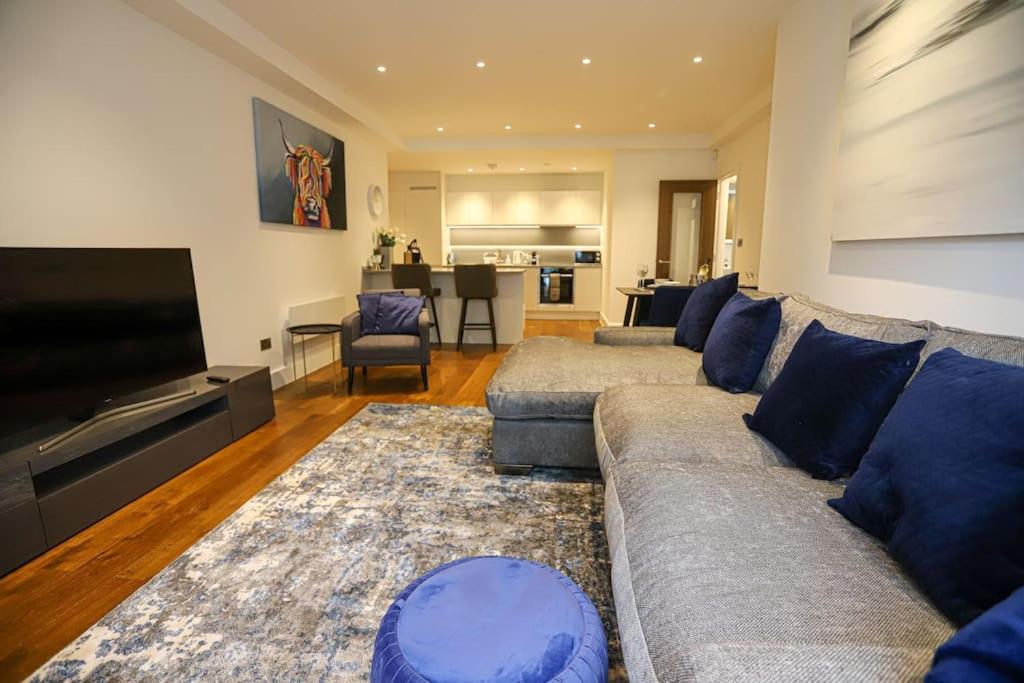 Stylish 2 Bedroom Apartment and Terrace Sleeps 4 Accommodation image 1 Stylish 2 Bedroom Apartment and Terrace Sleeps 4 image one