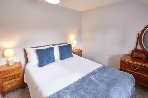 Host & Stay - Buckingham Square image three