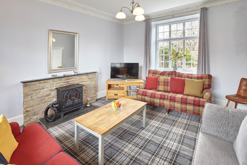 Host & Stay - Buckingham Square image one