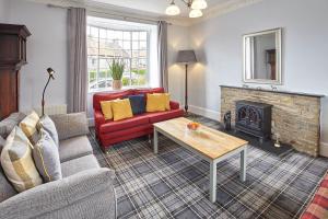 Host & Stay - Buckingham Square image two