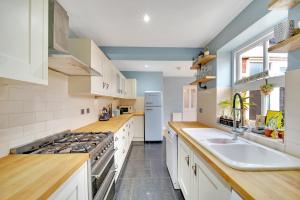 Pass the Keys Well Located 3 bed Town House with Free Parking Accommodation image 2 Pass the Keys Well Located 3 bed Town House with Free Parking image two