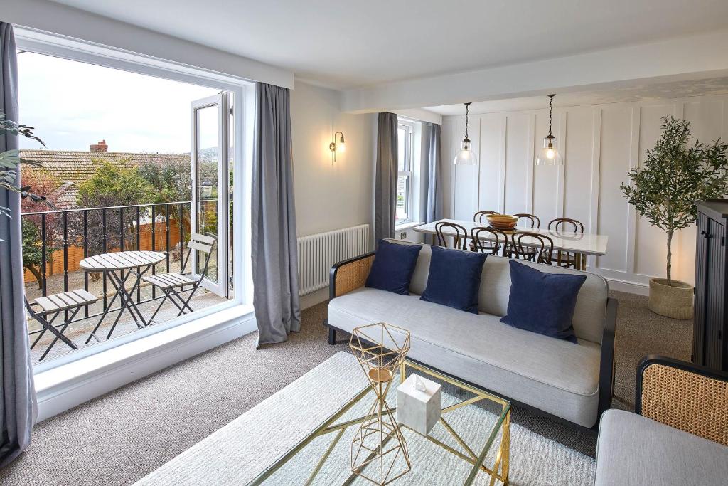 Host & Stay - Graham Close Holiday Homes image one