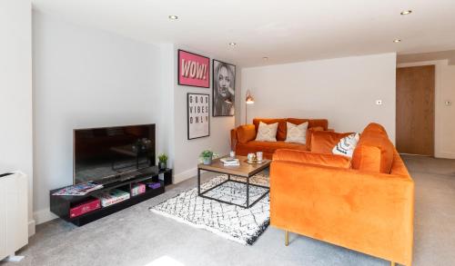 Stylish 2 bed town centre apartment with parking Accommodation image 3 Stylish 2 bed town centre apartment with parking image three