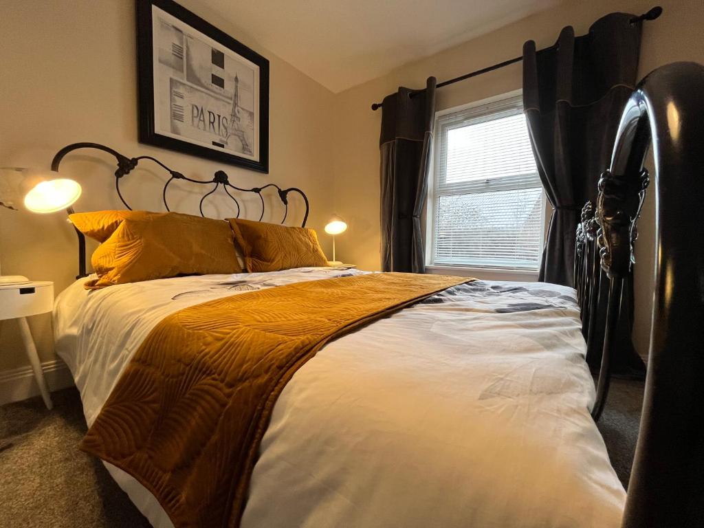 York Centre 2 Bedroom Renovated Flat, 8 Escrick Street Accommodation image 1 York Centre 2 Bedroom Renovated Flat, 8 Escrick Street image one