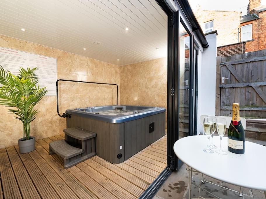 Scarborough Stays - Luxury Townhouse Ideal for large groups - HOT TUB Accommodation image 1 Scarborough Stays - Luxury Townhouse Ideal for large groups - HOT TUB image one