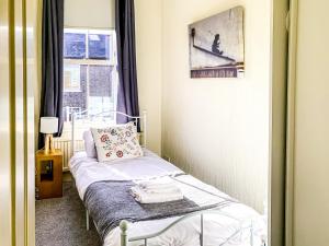 Stay In The Heart Of 'Bishy Road' At The Vines With Free Parking - York Holiday Home Accommodation image 2 Stay In The Heart Of 'Bishy Road' At The Vines With Free Parking - York Holiday Home image two