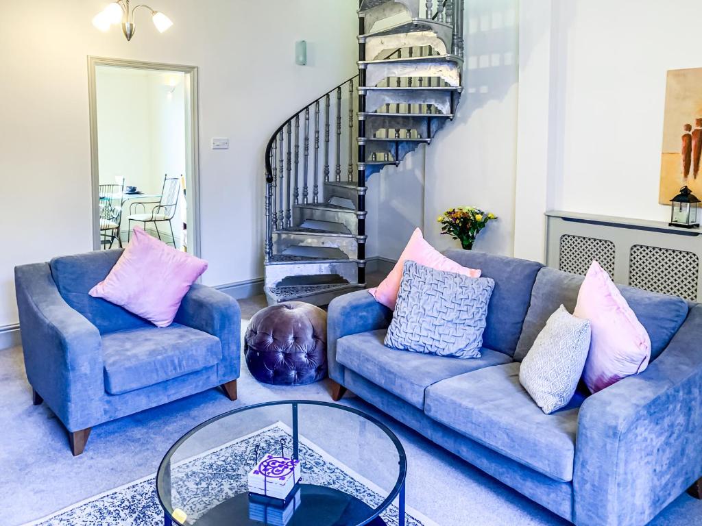 Stay In The Heart Of 'Bishy Road' At The Vines With Free Parking - York Holiday Home Accommodation image 1 Stay In The Heart Of 'Bishy Road' At The Vines With Free Parking - York Holiday Home image one