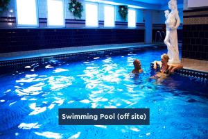 The Spa Chalet Scarborough Hot tub, pool, gym, beach location image two