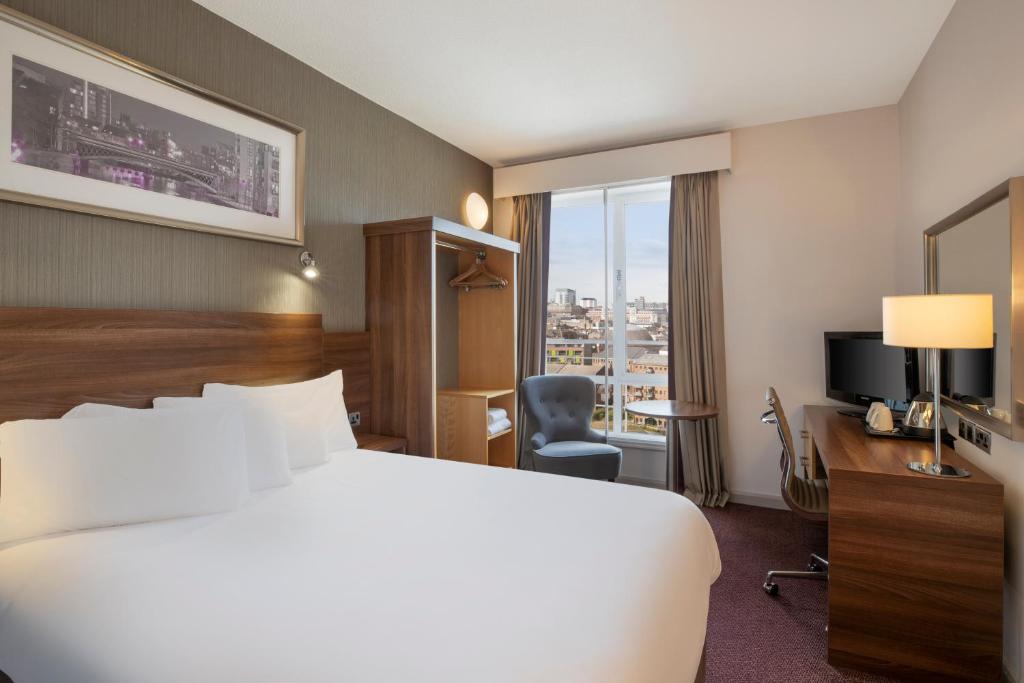 Jurys Inn Leeds Accommodation image 1 Jurys Inn Leeds image one