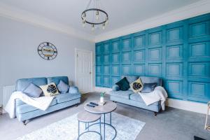 Spacious house, newly furnished, 10 mins from centre, parking and garden Accommodation image 2 Spacious house, newly furnished, 10 mins from centre, parking and garden image two