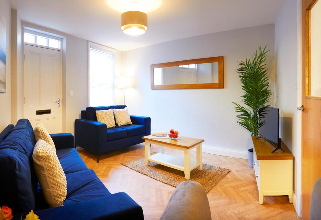 Charming 4-bed Townhouse on South Cliff Accommodation image 1 Charming 4-bed Townhouse on South Cliff image one