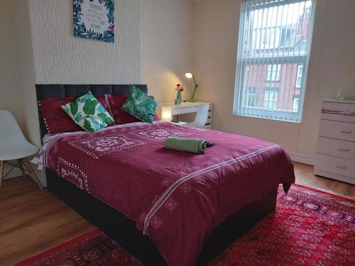 Spacious two bedroom house, parking and WiFi Accommodation image 3 Spacious two bedroom house, parking and WiFi image three