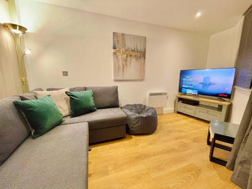Stylish Leeds City Apartment, Free Parking, Balcony Accommodation image 3 Stylish Leeds City Apartment, Free Parking, Balcony image three