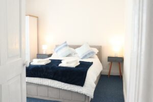 Picture of Spacious & Comfortable 3 Bedroom House - FREE WiFi & FREE Parking