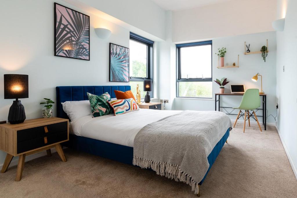 Stylish 2 Bed city centre apartment image one