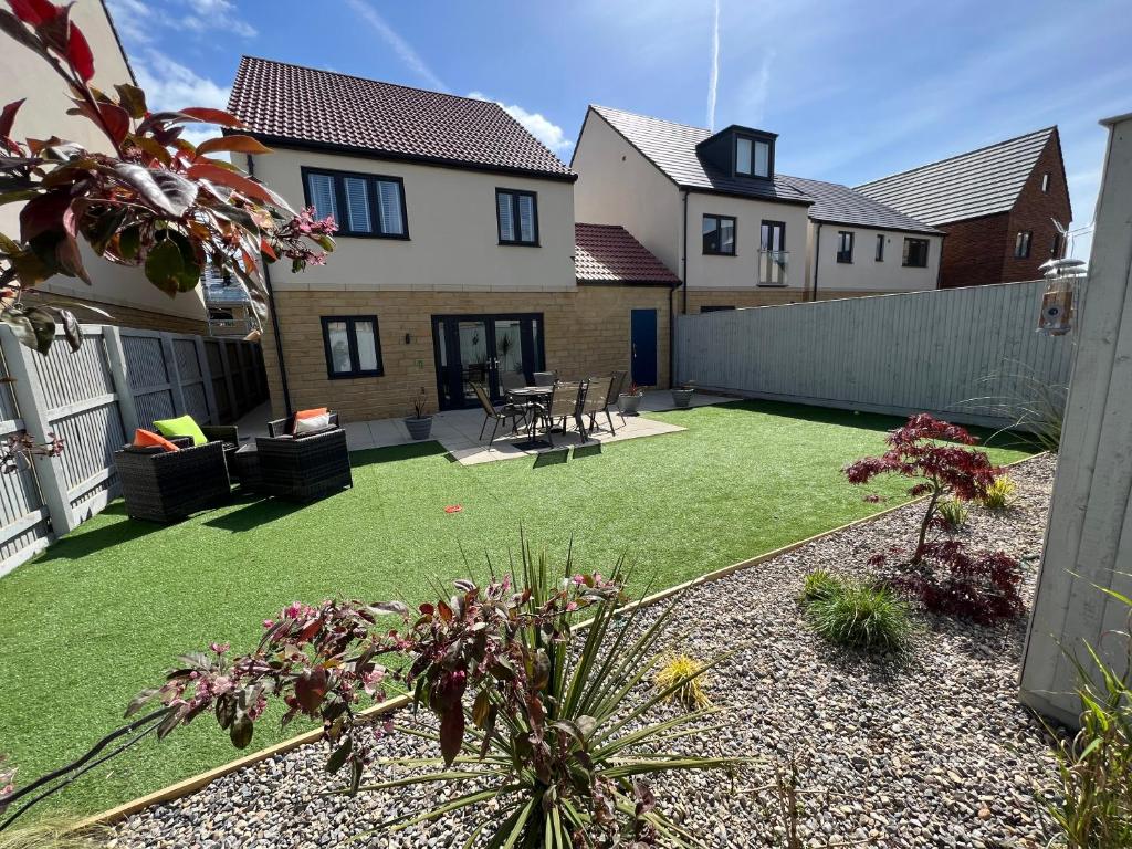 WHITBY-CAPTAINS HOUSE WHITBY - 4 bed Luxury Holiday Home Accommodation image 1 WHITBY-CAPTAINS HOUSE WHITBY - 4 bed Luxury Holiday Home image one