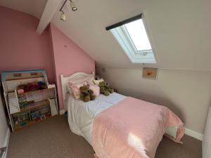 Beautiful 3 Bedroom Home. Entire House image two