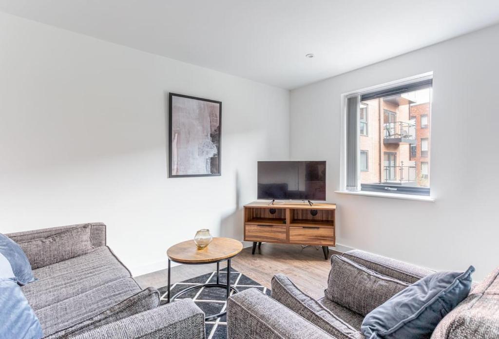 Modern, Spacious 2 Bedroom York Apartment image one
