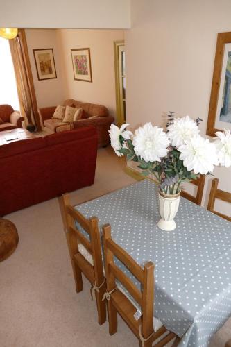 Abigail's House - Large 3 Bed Townhouse - short 5 min walk to town! Accommodation image 3 Abigail's House - Large 3 Bed Townhouse - short 5 min walk to town! image three