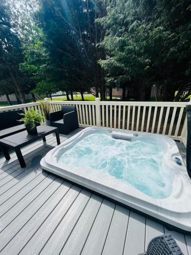 Woodpark Lodge with Hot Tub Accommodation image 3 Woodpark Lodge with Hot Tub image three