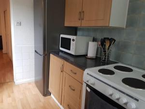 Spacious Pristine Serviced Accommodation 3 image two
