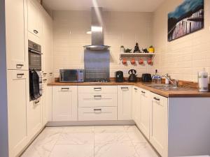 City fields 4 bedroom house in Yorkshire Accommodation image 2 City fields 4 bedroom house in Yorkshire image two