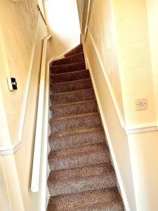 Pollard Crescent - Very Spacious 3 bed Accommodation image 2 Pollard Crescent - Very Spacious 3 bed image two