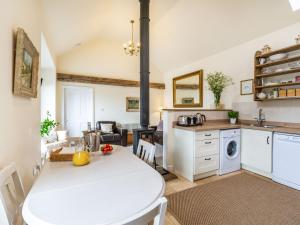 Brook Cottage, York image two