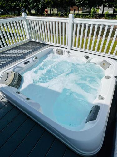 Wentbridge Lodge with Hot Tub Accommodation image 3 Wentbridge Lodge with Hot Tub image three