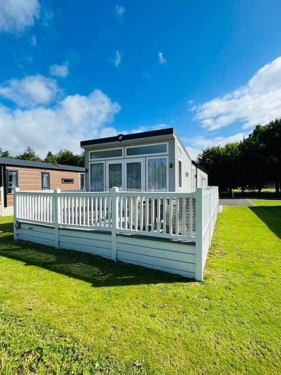 The Braunston Lodge with Hot Tub Accommodation image 1 The Braunston Lodge with Hot Tub image one
