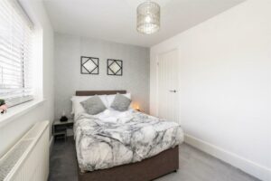 Book Apartments in Hull Page image 7 Picture of Modern Contractor House & Free Parking & Garden