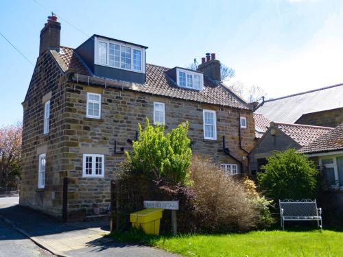 2 Church Cottages image three