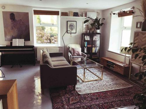 Artist's Riverside Home Accommodation image 2 Artist's Riverside Home image two