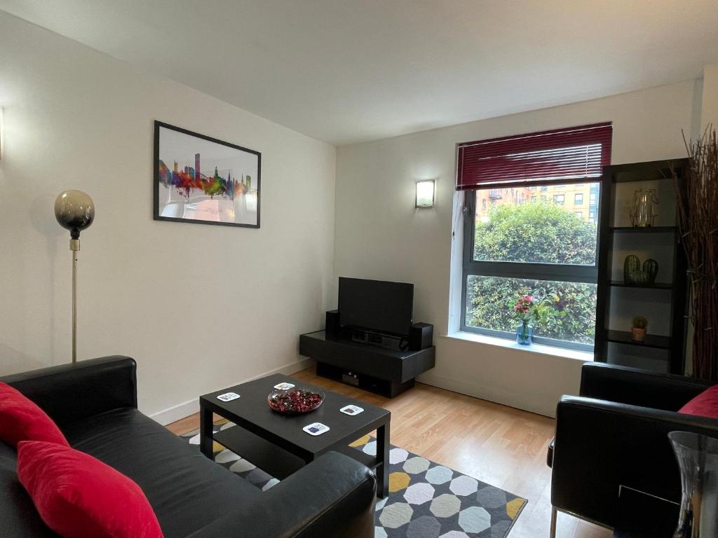 Modern 1-bedroom apartment in city centre Accommodation image 1 Modern 1-bedroom apartment in city centre image one