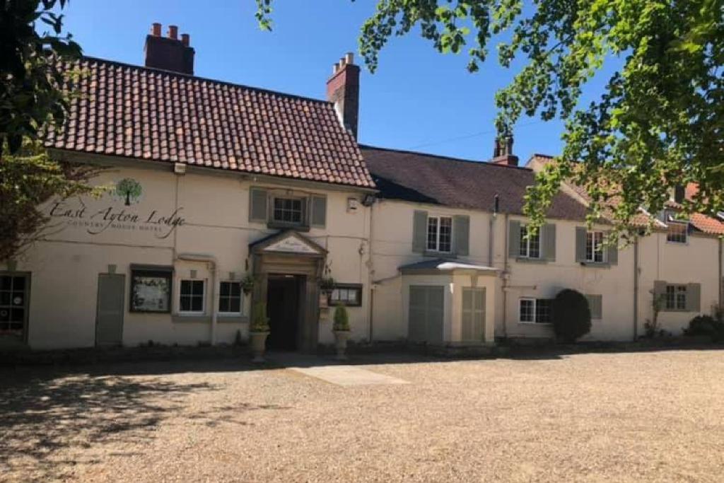 Picture of East Ayton Lodge Hotel