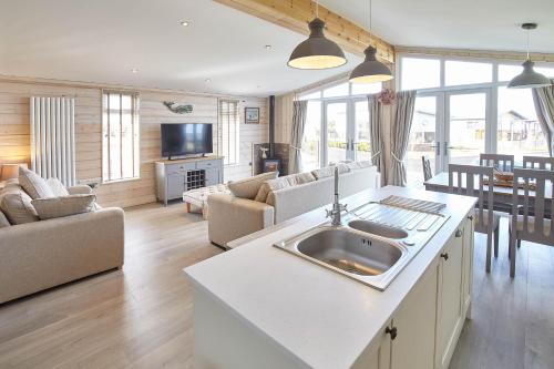 Host & Stay - Kittiwake Lodge Accommodation image 3 Host & Stay - Kittiwake Lodge image three